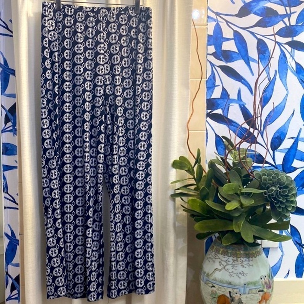 Women’s Blue & White Peter Nygard Polyester & Spandex Pants Size Medium